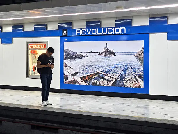 La Línea 2 conecta Cuatro Caminos con Tasqueña y es considerada una de las más utilizadas del Sistema de Transporte Colectivo Metro. / iStock