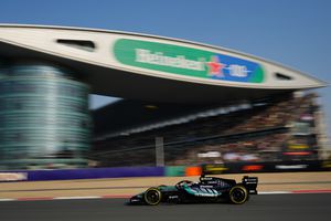 Russell se lleva la pole para Sprint de China; Checo Pérez no participó en qualy por problemas mecánicos