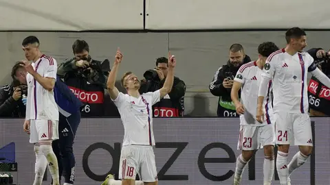 Jonatan Braut Brunes, de Rakow, celebra tras anotar a Fiorentina en la Conference League | AP