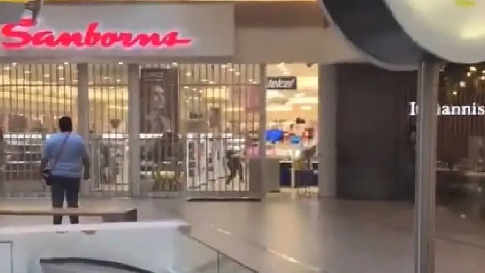 VIDEO: Asaltan tienda en Plaza Metrópoli Patriotismo; rompen vitrinas y huyen en motocicletas