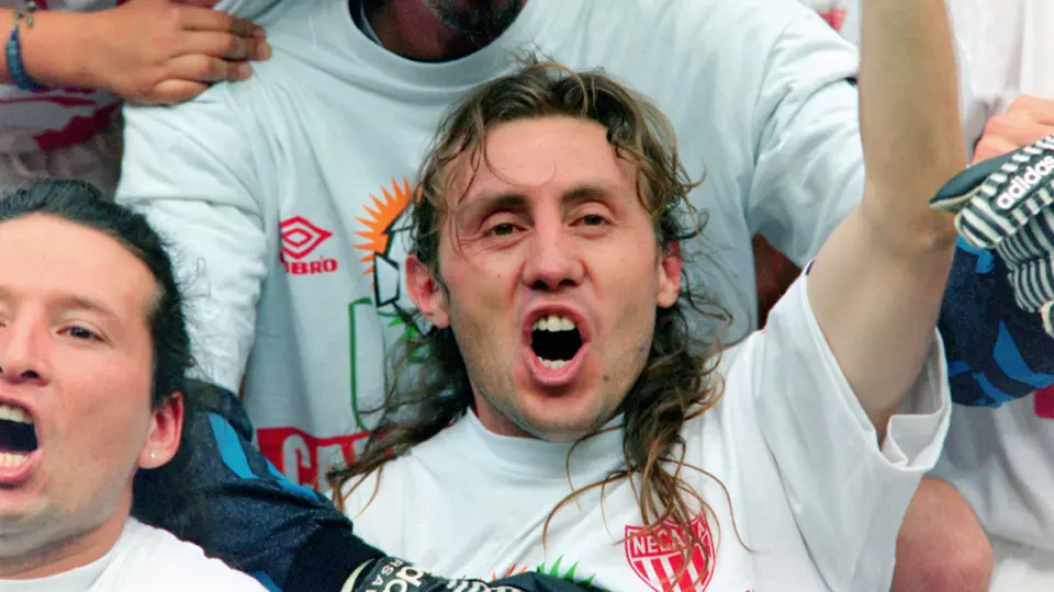 Álex Aguinaga, leyenda del Necaxa, con El Equipo de la Década | MEXSPORT