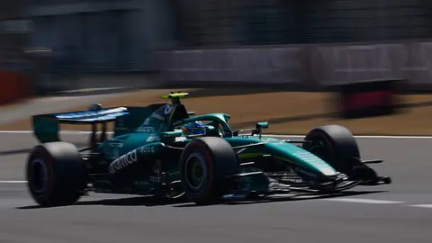 Fernando Alonso señaló que Aston Martin no es tan bueno en el "campeonato mundial de baterías"