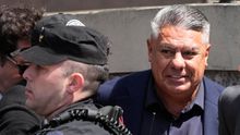 Claudio Tapia en la salida de un tribunal en Argentina | AP