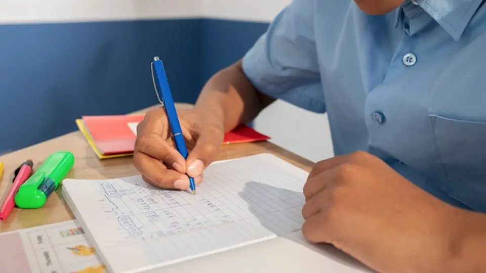La entrega de calificaciones corresponden al segundo trimestre del ciclo escolar 2025-2026 / FREEPIK