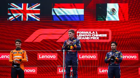 Max Verstappen, Lando Norris y Checo Pérez en el podio del Gran Premio de China 2024 | RED BULL