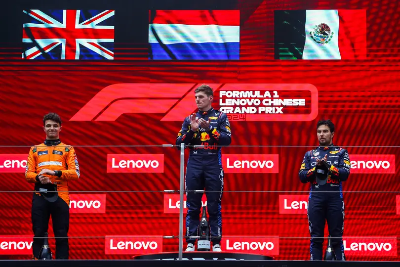 Max Verstappen, Lando Norris y Checo Pérez en el podio del Gran Premio de China 2024 | RED BULL