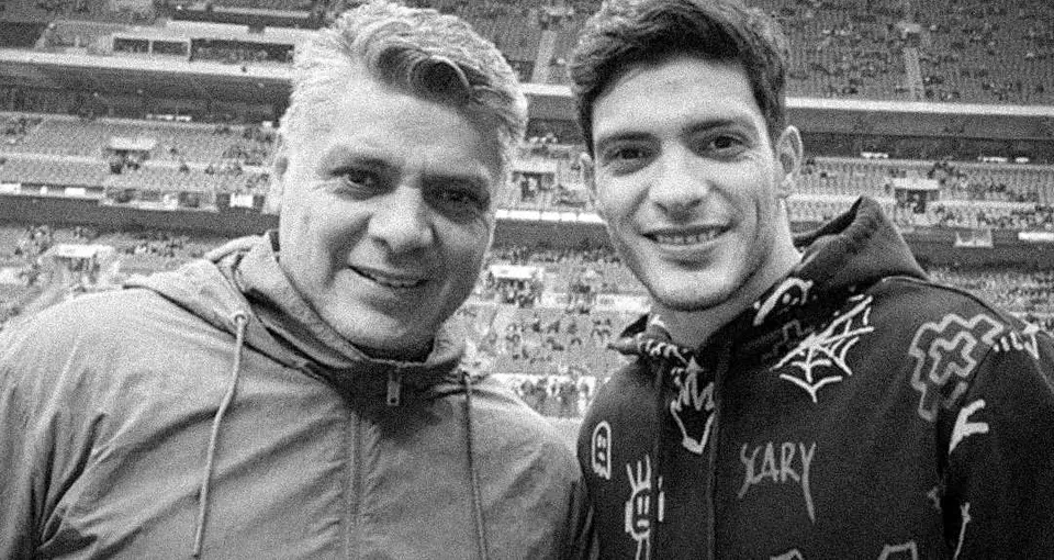Revelaron el fallecimiento del padre de Raúl Jiménez | X