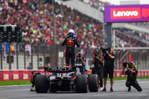 Max Verstappen celebra su victoria en el Gran Premio de China 2024 | RED BULL