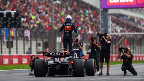 Max Verstappen celebra su victoria en el Gran Premio de China 2024 | RED BULL