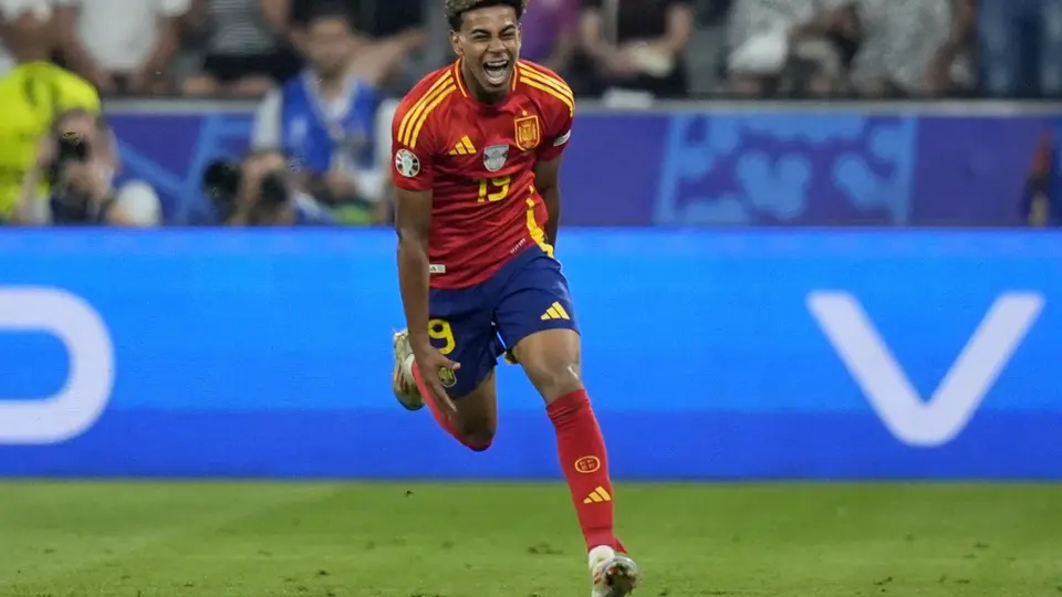 Lamine Yamal en celebración con la Selección de España | AP