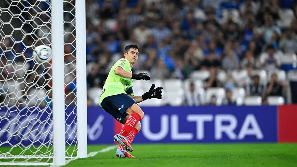 Stefan Medina, defensor de Rayados de Monterrey, en el duelo de Concachampions ante Cruz Azul | MEXSPORT