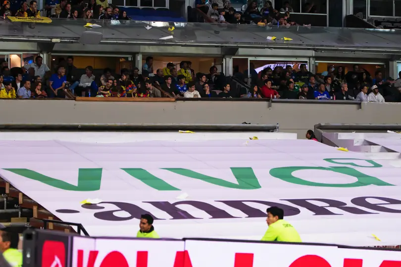 Sección del Estadio Azteca con aficionados l MEXSPORT