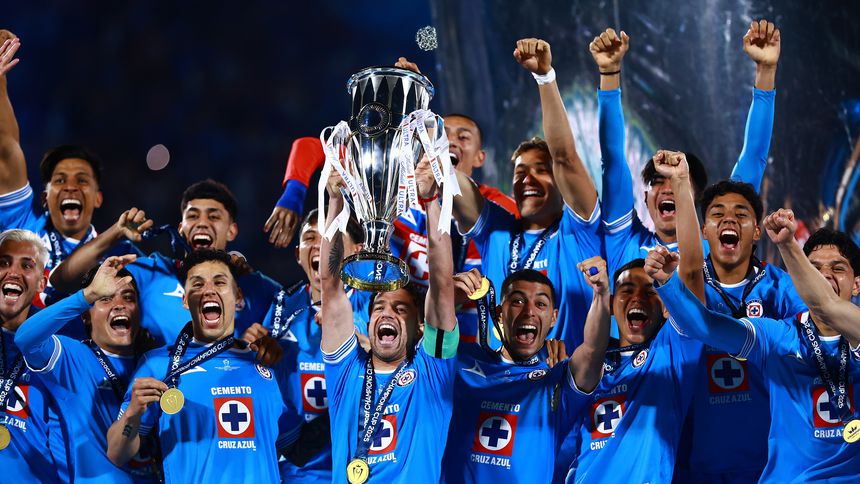 Jugadores de Cruz Azul en celebración de la Copa de Campeones Concacaf 2025 | MEXSPORT