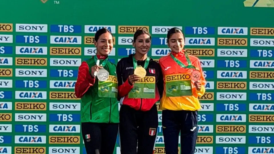 Podio con Alejandra Ortega con la plata l X:conadeoficial