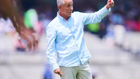 Sergio Bueno dando indicaciones al Mazatlán l MEXSPORT
