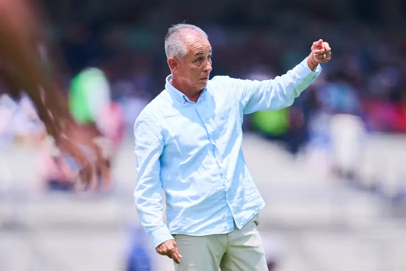 Sergio Bueno dando indicaciones al Mazatlán l MEXSPORT