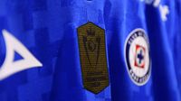 Detalle del escudo de la Copa de Campeones Concacaf en el uniforme de Cruz Azul | MEXSPORT