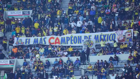 Afición del América con una pancarta l MEXSPORT