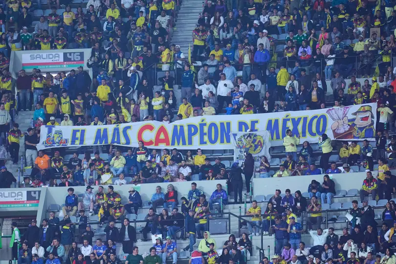 Afición del América con una pancarta l MEXSPORT