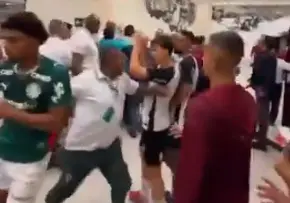 Pelea en el interior del estadio entre Conrinthians y Palmeiras l CAPTURA