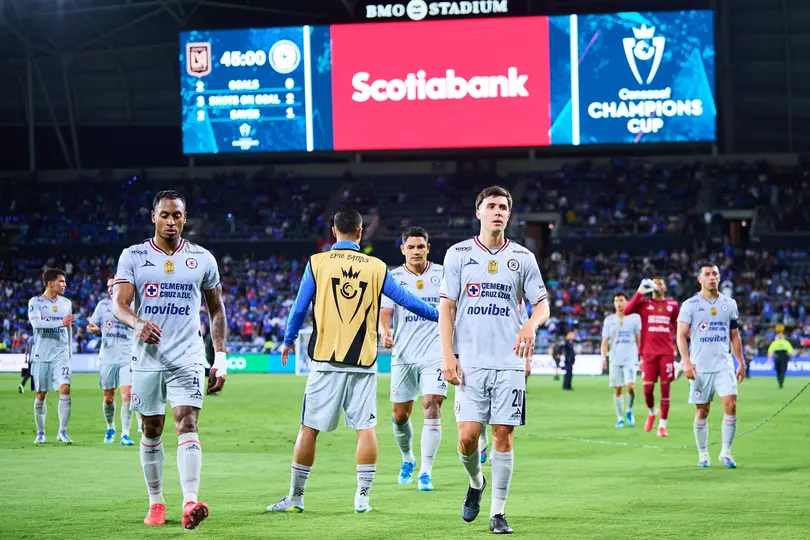 Jugadores de Cruz Azul en lamento tras la derrota frente a LAFC | MEXSPORT