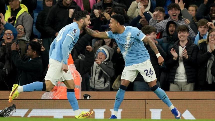 Jugadores de Manchester City en celebración contra Crystal Palace en la Premier League | AP