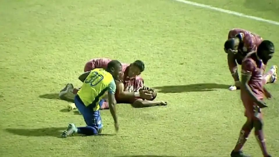 Momento de atención a Romario da Silva de Motagua | CAPTURA DE PANTALLA