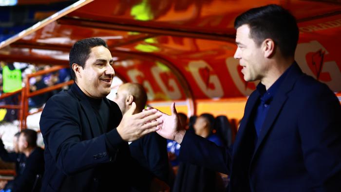 Efraín Juárez y Esteban Solari en el Play In del Apertura 2025 de la Liga MX |  MEXSPORT