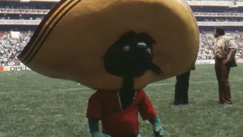 A 28 días: Pique, el polémico y mexicanísimo chile, la única legumbre hecha mascota mundialista, que le puso sabor a México 1986