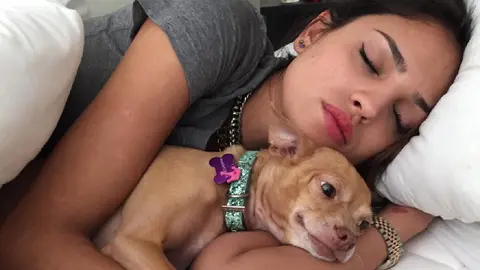 Por medio de las redes, la mexicana se despidió de su mascota que tenía problemas en un ojito / IG: @eizagonzalez