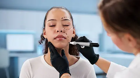 La iniciativa “Ley Nicole” busca impedir cirugías estéticas en menores de edad en Quintana Roo. / iStock
