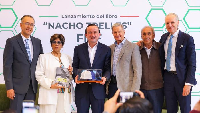 Maru Trelles, Mikel Arriola y Enrique Borja, en la presentación del libro de Nacho Trelles. FMF