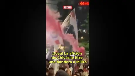 ¡Creen en él! Afición de Chivas lleva bandera gigante de Gabriel Milito a serenata previa a las Semifinales