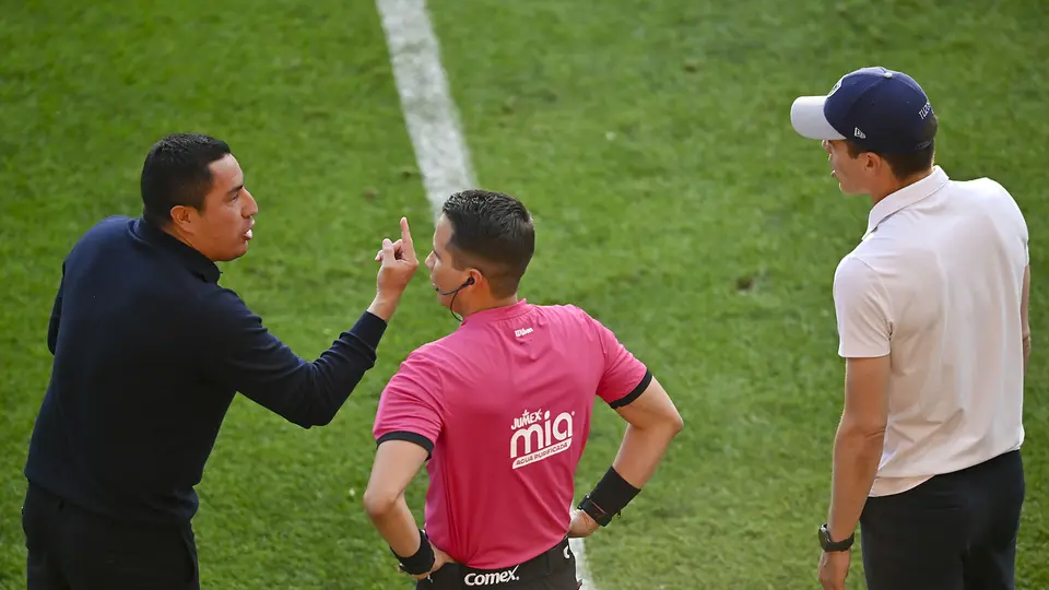 Efraín Juárez y Esteban Solari en la Jornada 17 del Clausura 2026 de la Liga MX | IMAGO 7