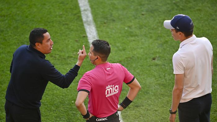 Efraín Juárez y Esteban Solari en la Jornada 17 del Clausura 2026 de la Liga MX | IMAGO 7
