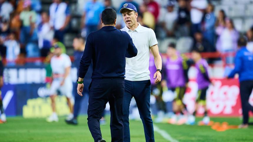 Efraín Juárez y Esteban Solari en la Jornada 17 del Clausura 2026 de la Liga MX | MEXSPORT