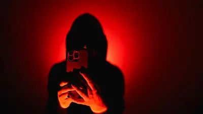 Alerta por SMS envenenado: así funciona el fraude que roba tu dinero al instante