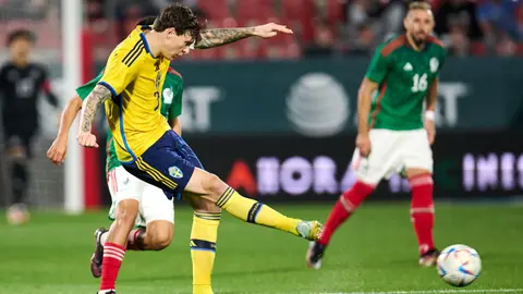 Lindelof jugando ante México | MexSport