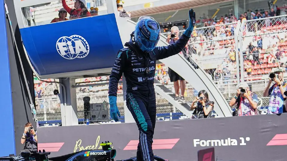 Russell supera por milésimas a Hamilton y se queda con la Pole Position en Barcelona