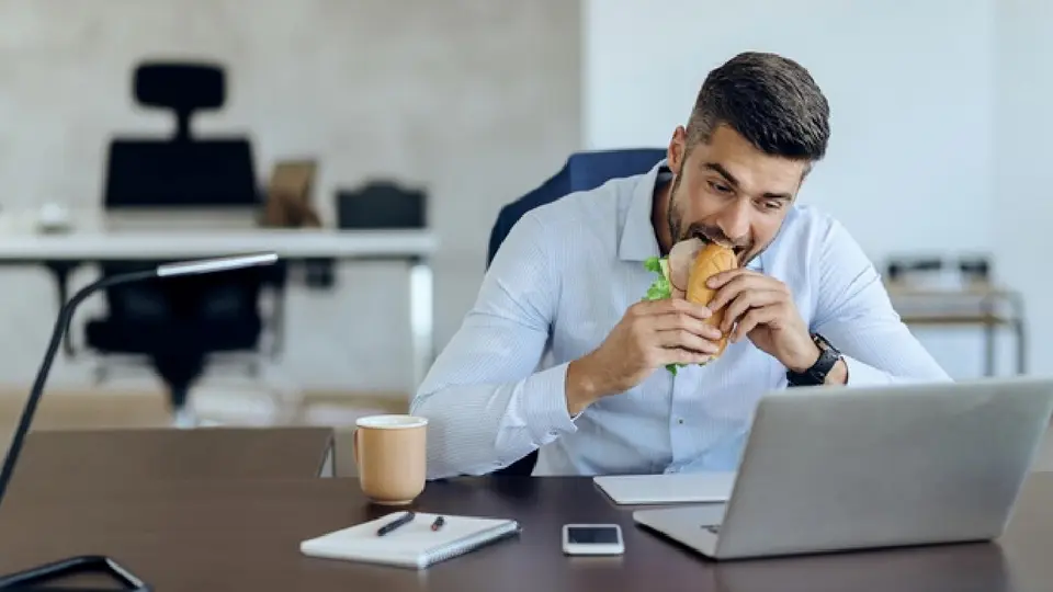 El lapso para la comida no desaparecerá con los nuevos horarios reducidos / Magnific