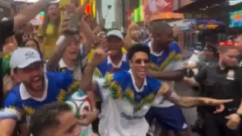 Fiesta brasileña en Times Square l CAPTURA