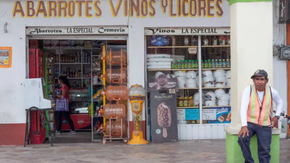 Vinaterías, tiendas de autoservicio, bares y cantinas estarán sujetos a las restricciones establecidas por la alcaldía Tlalpan. / iStock