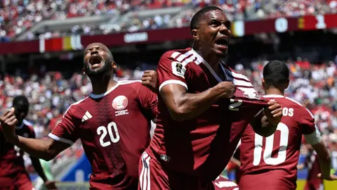 Pasión desbordada tras el empate de Qatar ante Suiza l AP