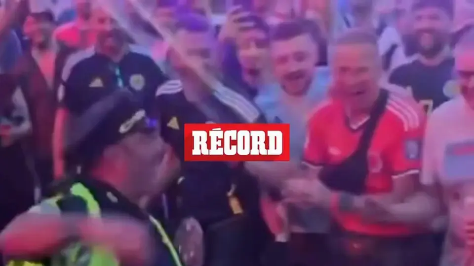 ¡Ambientazo! Policía estadounidense hace dominadas y los escoceses lo celebran