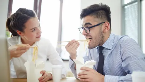 ¿Se acaban las horas de comida? Esto cambiaría con la jornada laboral de 40 horas