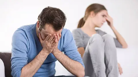 Tras 15 años de matrimonio, asegura que lo que más extraña no es el sexo, sino sentirse deseado por la mujer que ama. / iStock
