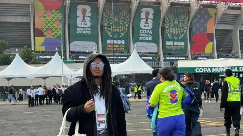 Lalo Elizarrarás se lanzó al Estadio Ciudad de México a cubrir la inauguración del Mundial 2026 / FB: @eliztaparrasta