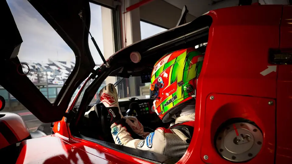 Ian Aguilera, el piloto mexicano de 19 años que competirá en las 24 Horas de Le Mans
