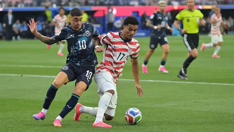 Miguel Almirón de Paraguay ante Malik Tillman | AP