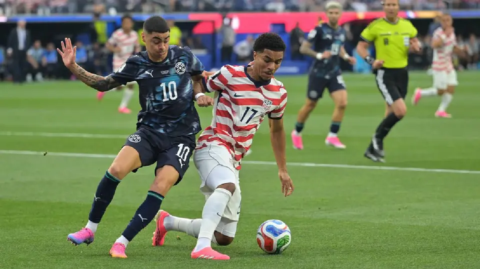 Miguel Almirón de Paraguay ante Malik Tillman | AP